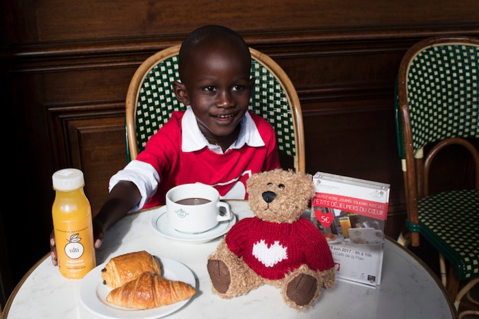 Petits déjeuners du cœur au Café de la Paix