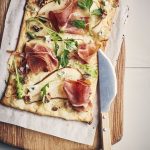 recette de Tarte fine à la crème de roquefort