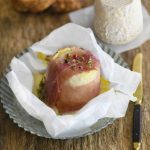 recette de Papillote de Chabichou au jambon fumé