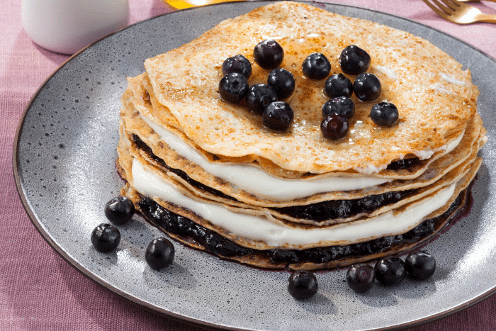 gâteau de crêpes aux myrtilles