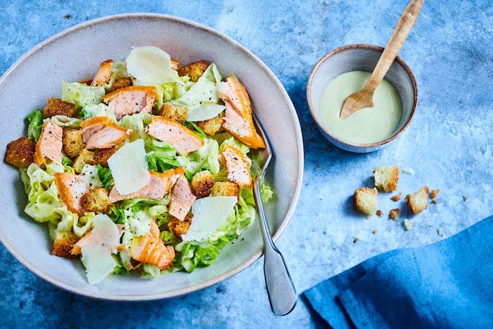 recette_de_caesar_salad_a_lefficloche_de_truite recette de Caesar Salad à l’effiloché de truite