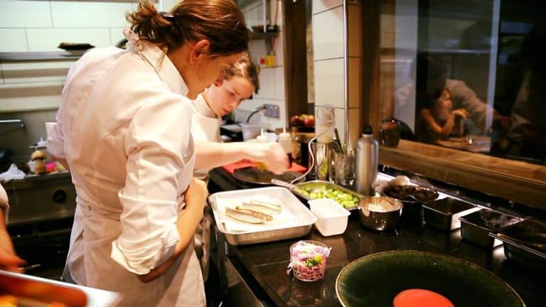 A la Recherche des Femmes Chefs