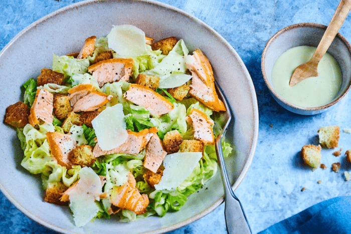 Caesar Salad à l’effiloché de truite