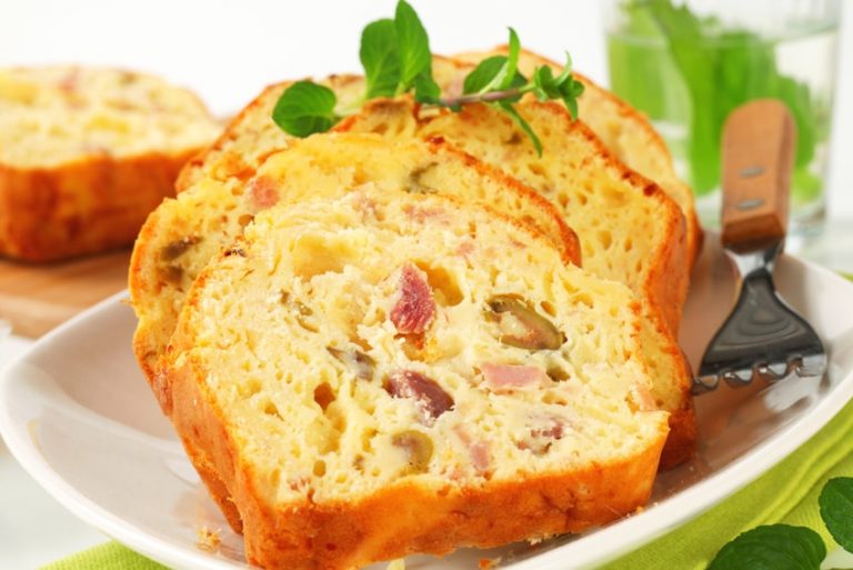 Cake au jambon et aux cornichons