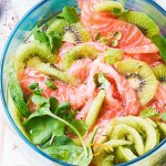 Salade de kiwi et saumon mariné