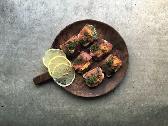 Saumon mariné façon gravlax