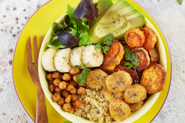 Buddha bowl au quinoa et bananes