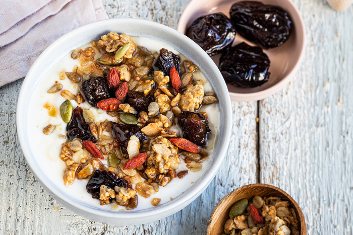 Fromage frais au granola aux épices