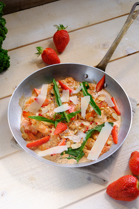 recette de Poêlée de gambas aux fraises et épinards