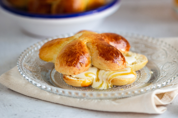 Brioches fleurs à la crème de miel