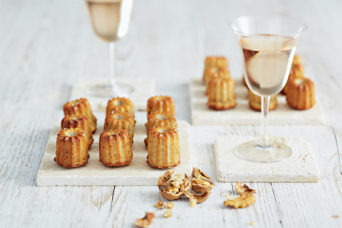 recette de Mini-cannelés au fromage et aux noix