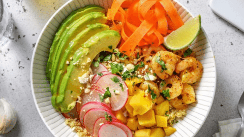 Buddha bowl quinoa crevettes