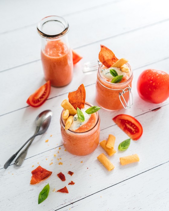 Capuccino de tomates aux chips de jambon