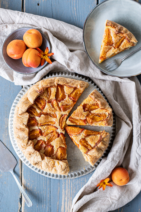 recette de Tarte rustique amande et abricots