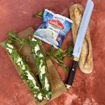 recette de Tartines au pesto de roquette et mozzarella