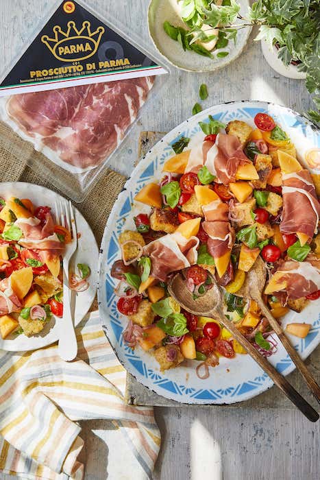 recette de Salade panzanella au melon et au Parme