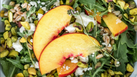 Salade d’été aux pistaches et nectarines