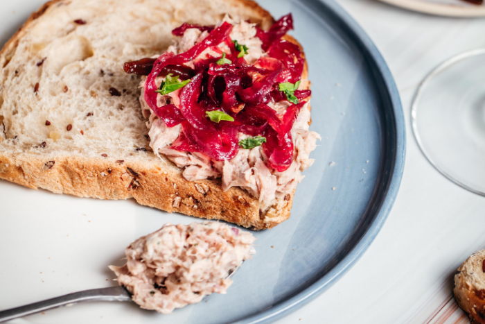 Rillettes de thon et chutney d’oignons