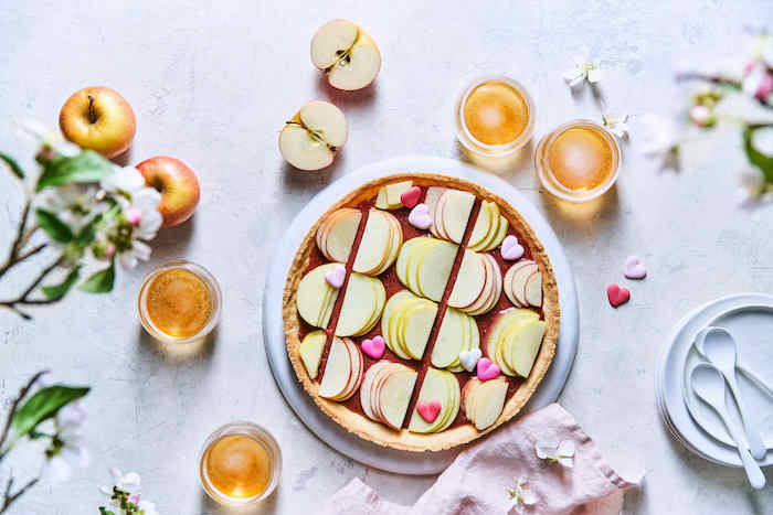 recette de Tarte aux pralines roses et pommes