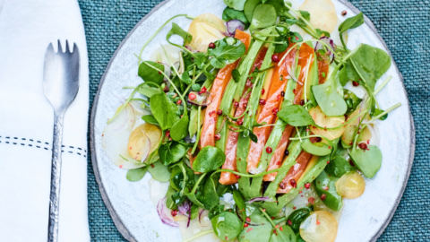 Salade fraîche au saumon mariné