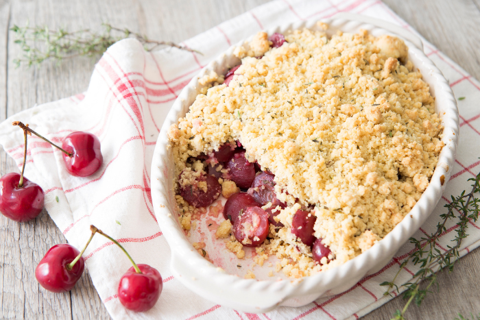 Crumble de cerises au thym