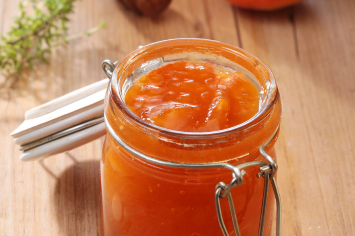 Confiture d’abricots aux amandes grillées