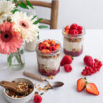 recette de Verrines de granola aux fraises et framboises