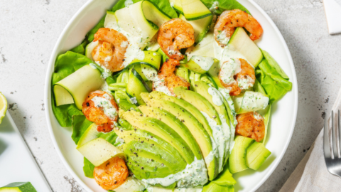 Salade d’avocat aux crevettes et courgettes