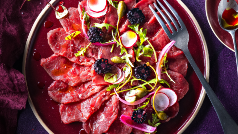 Carpaccio de boeuf aux mûres fraîches