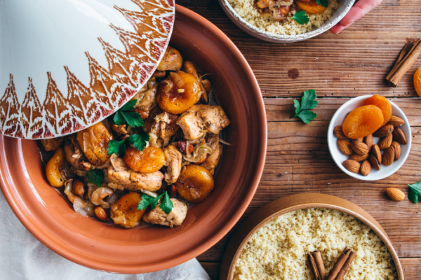 Tajine de poulet aux abricots, facile - Kiss My Chef