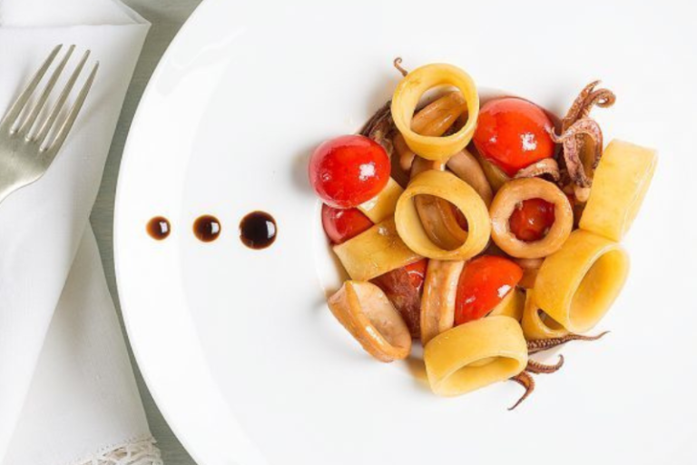 Pasta Calamarata à la sauce soja