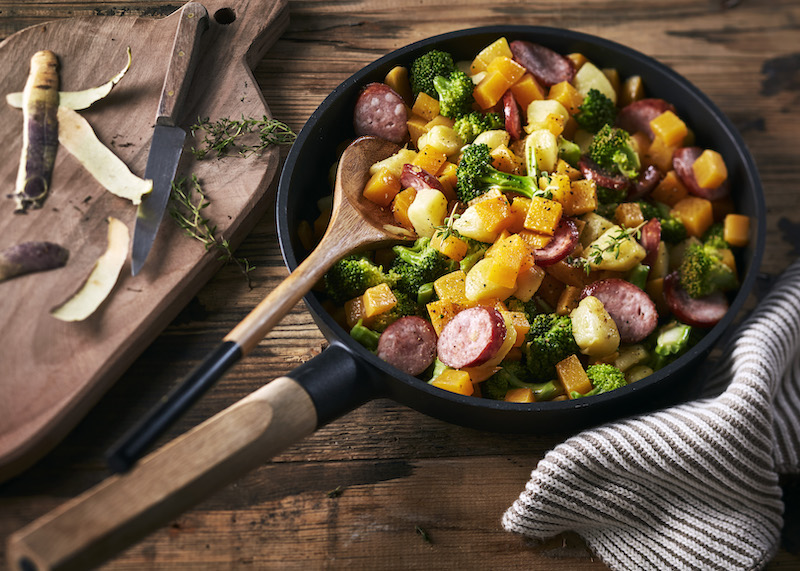 Poêlée de légumes et saucisse fumée