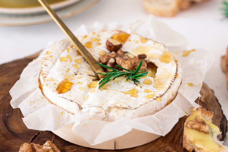 Camembert rôti au miel de forêt