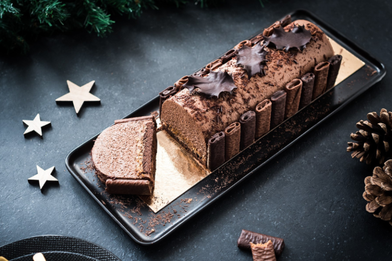 Bûche au chocolat et croustillant praliné