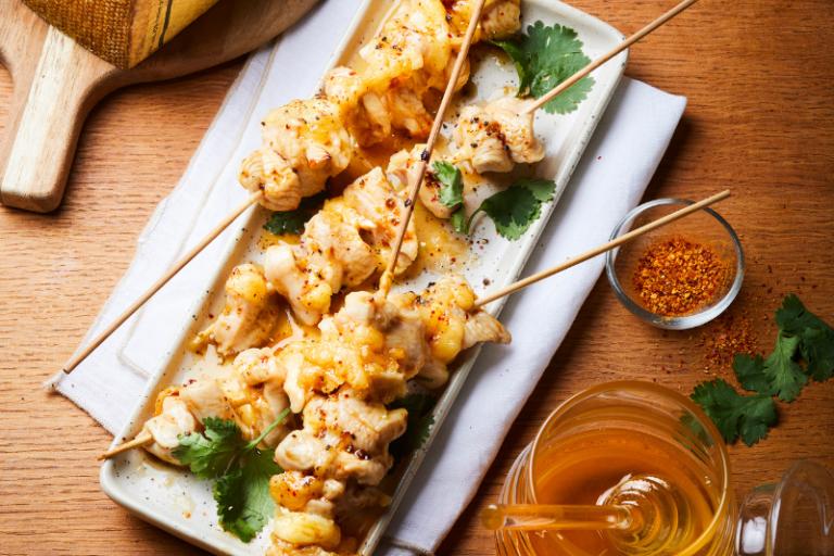Brochettes de poulet mariné au miel