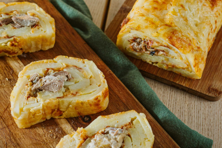 Roulé de pintade aux pommes de terre