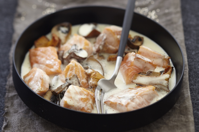 Nage de saumon au champagne et aux champignons