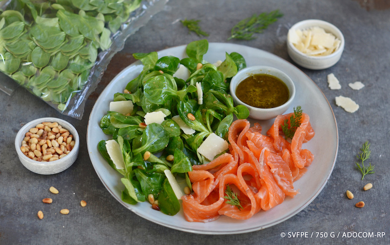 recette de Saumon gravlax et salade de mâche