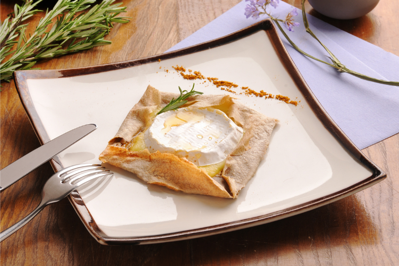 Galette de sarrasin au chèvre et au miel