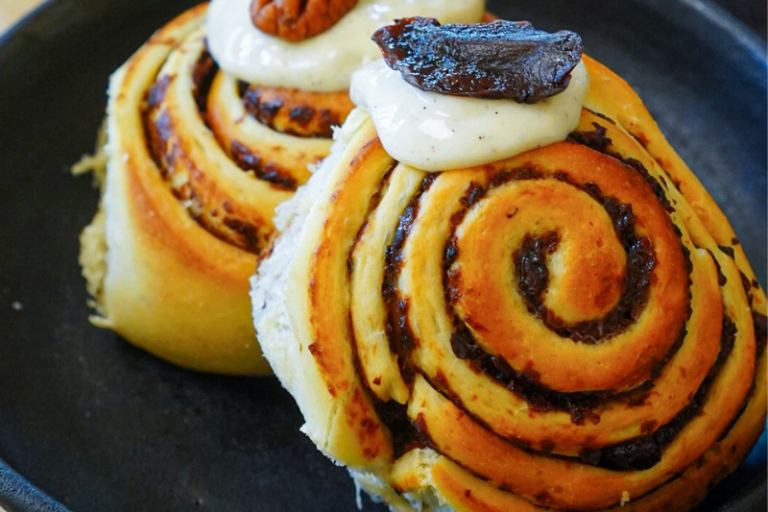 Rolls briochés à la crème de pruneau