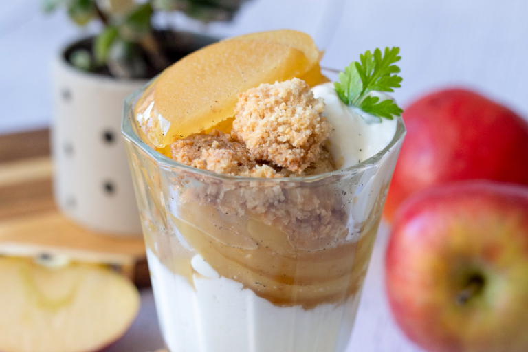 Verrines de pommes pochées à la vanille