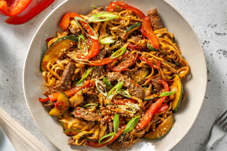 Wok de nouilles au bœuf mariné