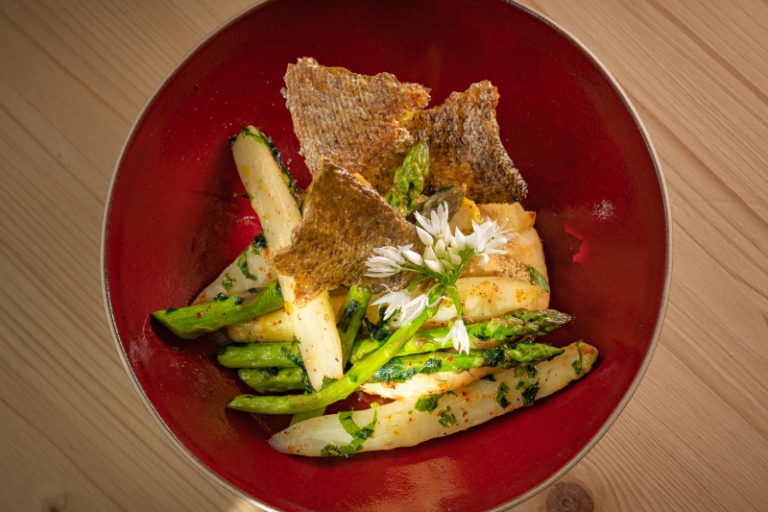 Asperges poêlées à l’ail des ours