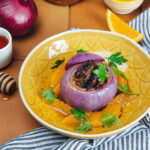 Oignons rouges farcis de viande