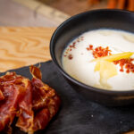 recette de Velouté d’asperges et chips de Serrano