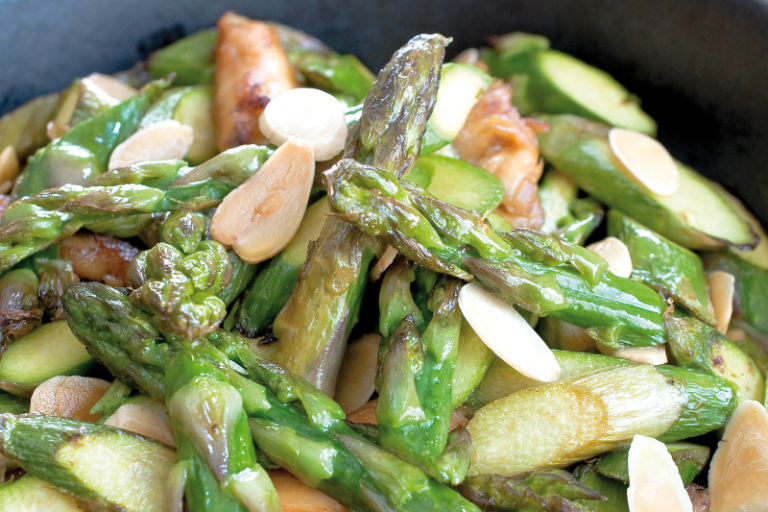 Wok d’asperges vertes et amandes