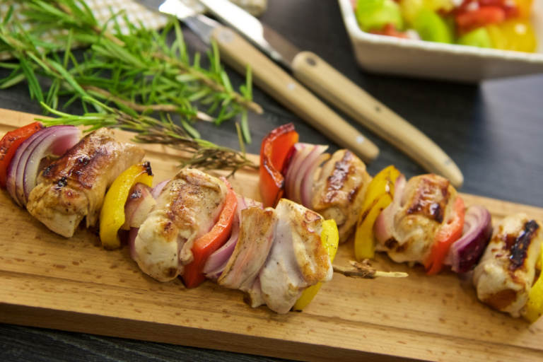Brochettes de lapin au romarin
