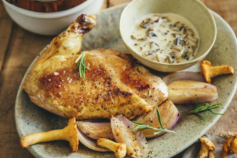 Suprêmes de volaille sauce aux champignons