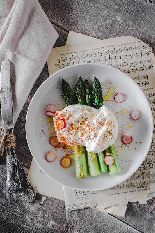 recette de Burrata rouge asperges vertes