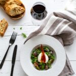 Poêlée d’asperges aux morilles et œuf mollet